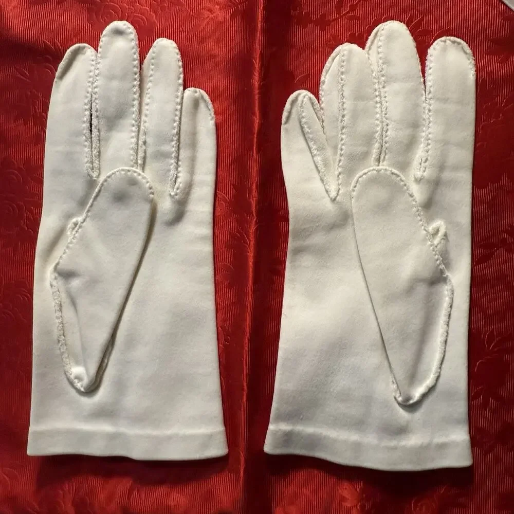 Vintage Hand Stitched Cream White Gloves Mother Of Pearl Buttons Size Petite XS